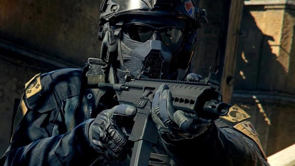 Iconic Warzone SMG outguns HRM-9 to dominate close-range fights Iconic Warzone SMG outguns HRM-9 to dominate close-range fights